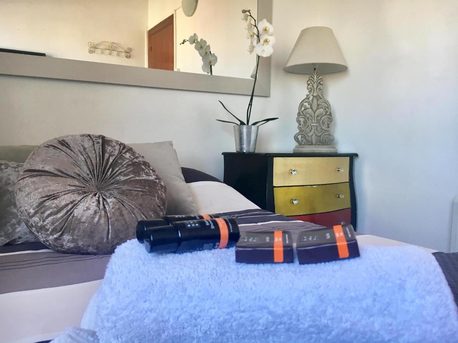 Private Rooms In City Center バルセロナ エクステリア 写真