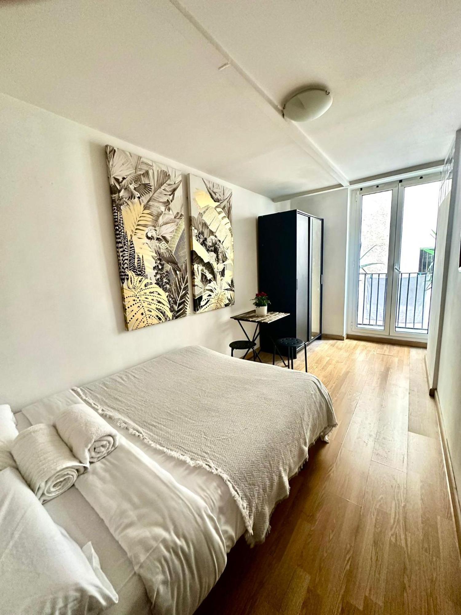 Private Rooms In City Center バルセロナ エクステリア 写真