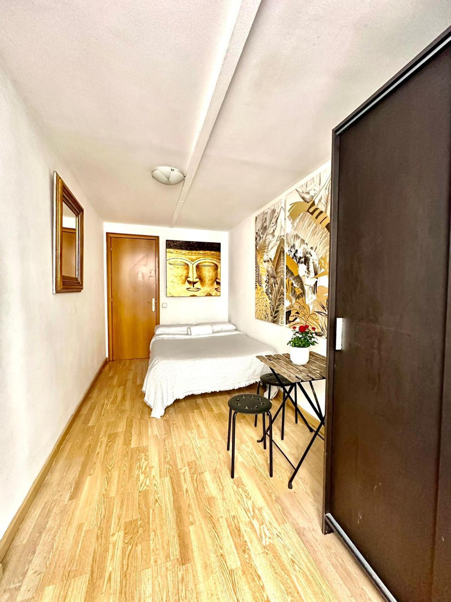 Private Rooms In City Center バルセロナ エクステリア 写真