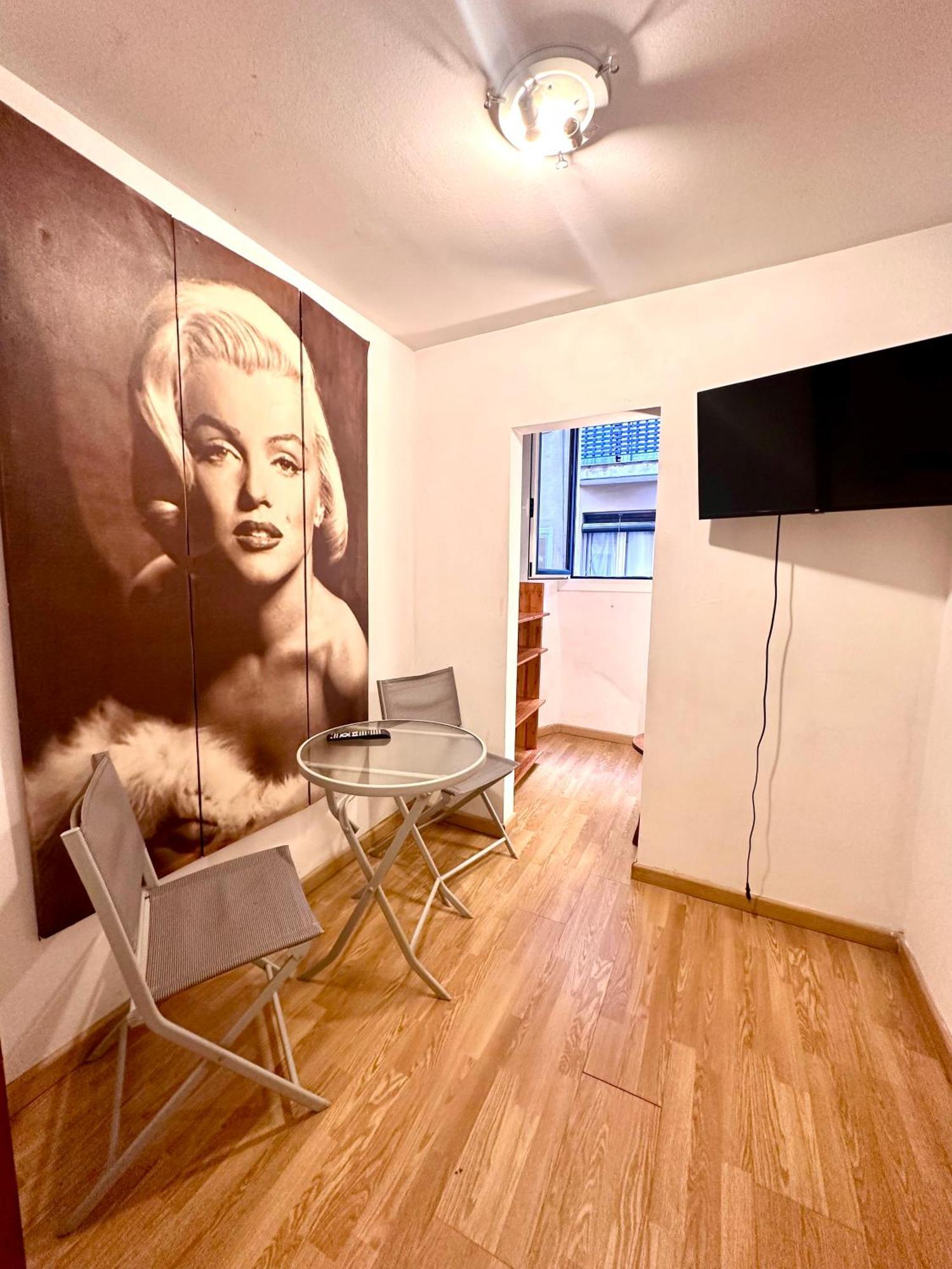 Private Rooms In City Center バルセロナ エクステリア 写真