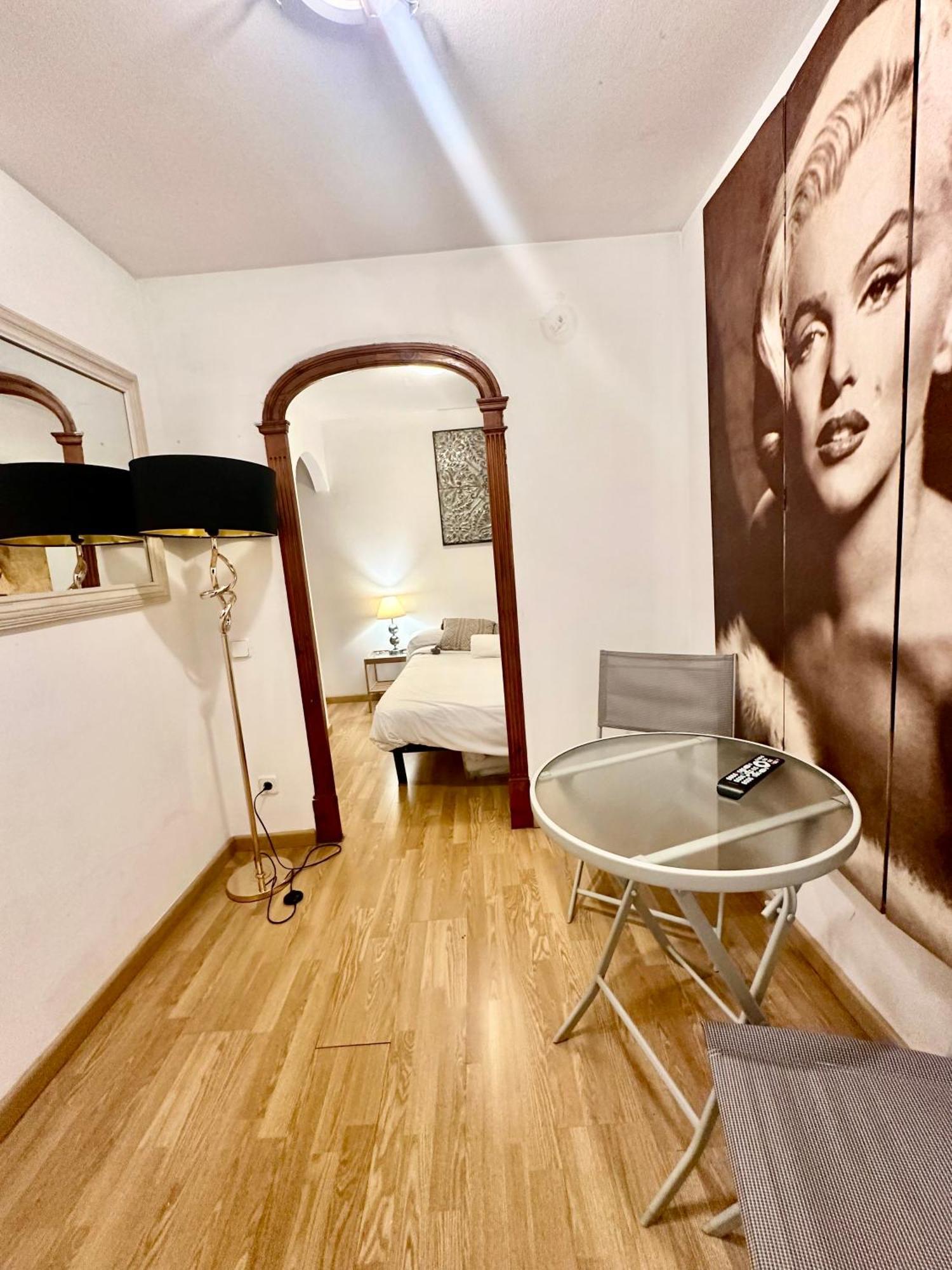 Private Rooms In City Center バルセロナ エクステリア 写真